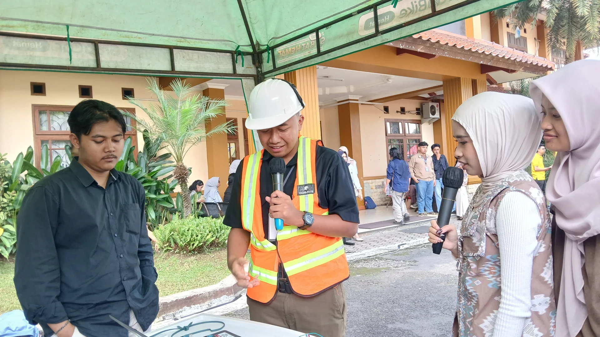 Demonstrasi Gerbang Otomatis Scanner K3